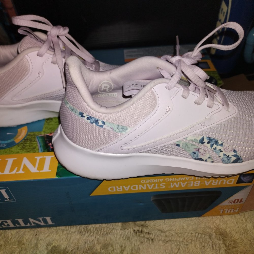 Reebok shoes - Picture 2 of 3